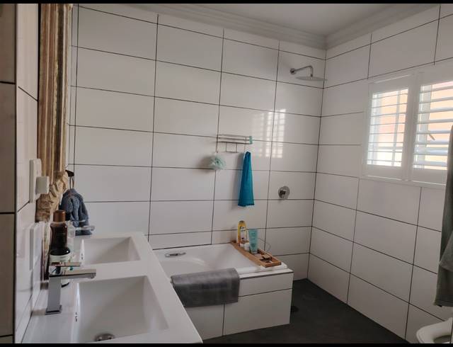 3 BEDROOM FREEHOLD FOR SALE IN VORNA VALLEY